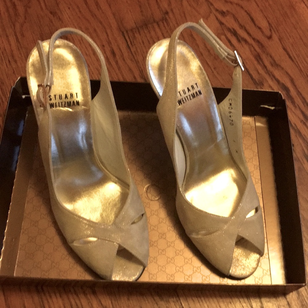 BNWT  Stuart Weitzman sandles size 6